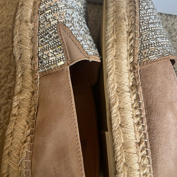 Steve Madden slip on platform. Worn 3 times like new. Clean kept in box - Picture 3 of 5